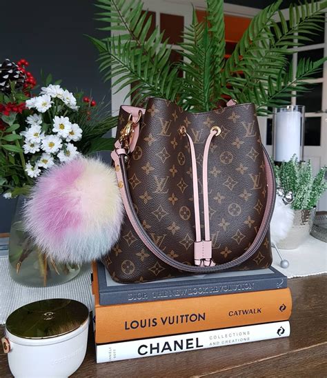 louis vuitton buy sell chat|louis vuitton customer service chat.